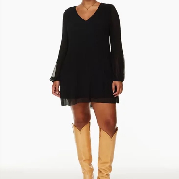 Aritzia Dresses & Skirts - ARITZIA Wilfred Daydreamer Mini V-neck Dress